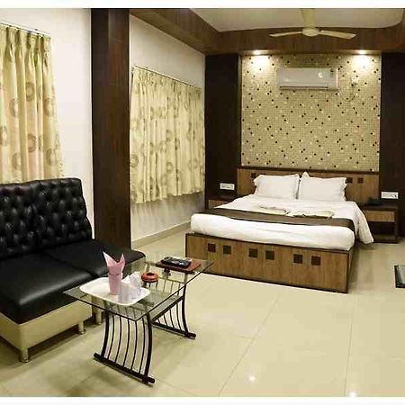 Continental Lodge Malda Bagian luar foto