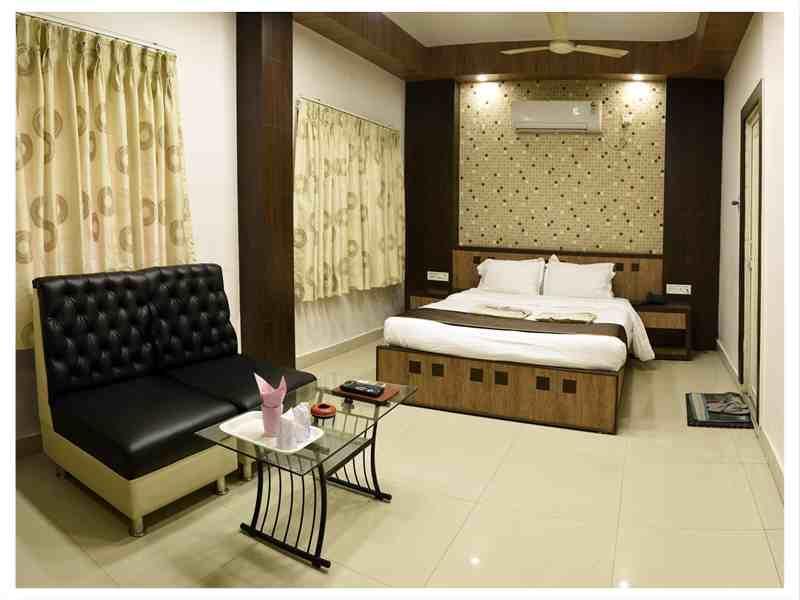 Continental Lodge Malda Bagian luar foto
